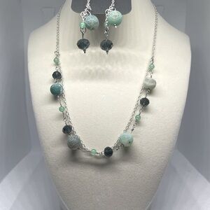 Handmade set of necklaces and earrings in green and silver
